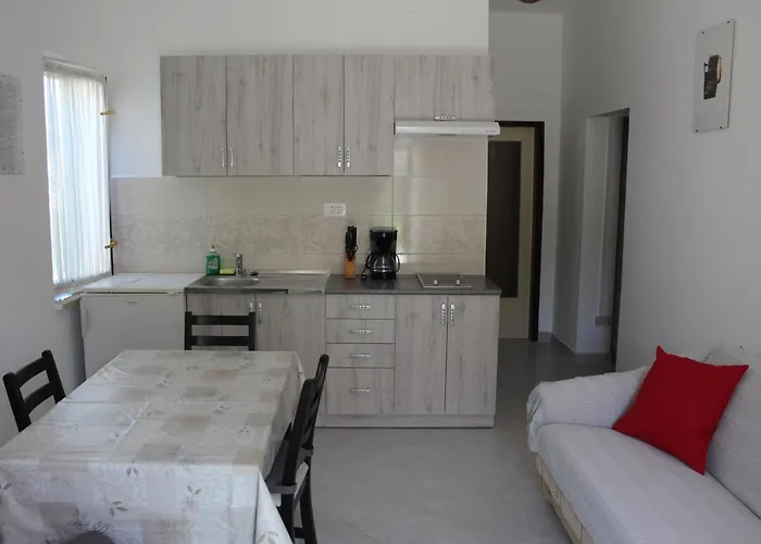 Laura's Facing The Garden Lejlighed Poreč