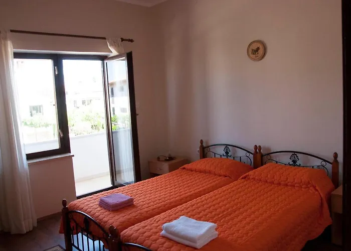 Laura's Facing The Garden 公寓 波雷奇