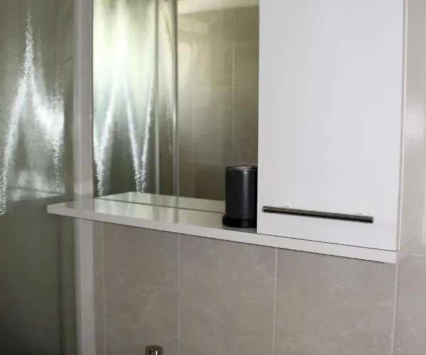 Laura's Facing The Garden *