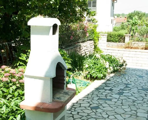 Laura's Facing The Garden Apartamento