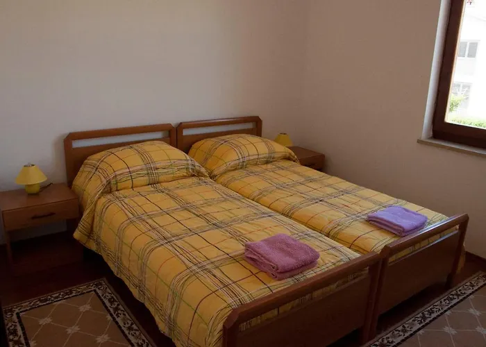 Laura's Facing The Garden Apartamento